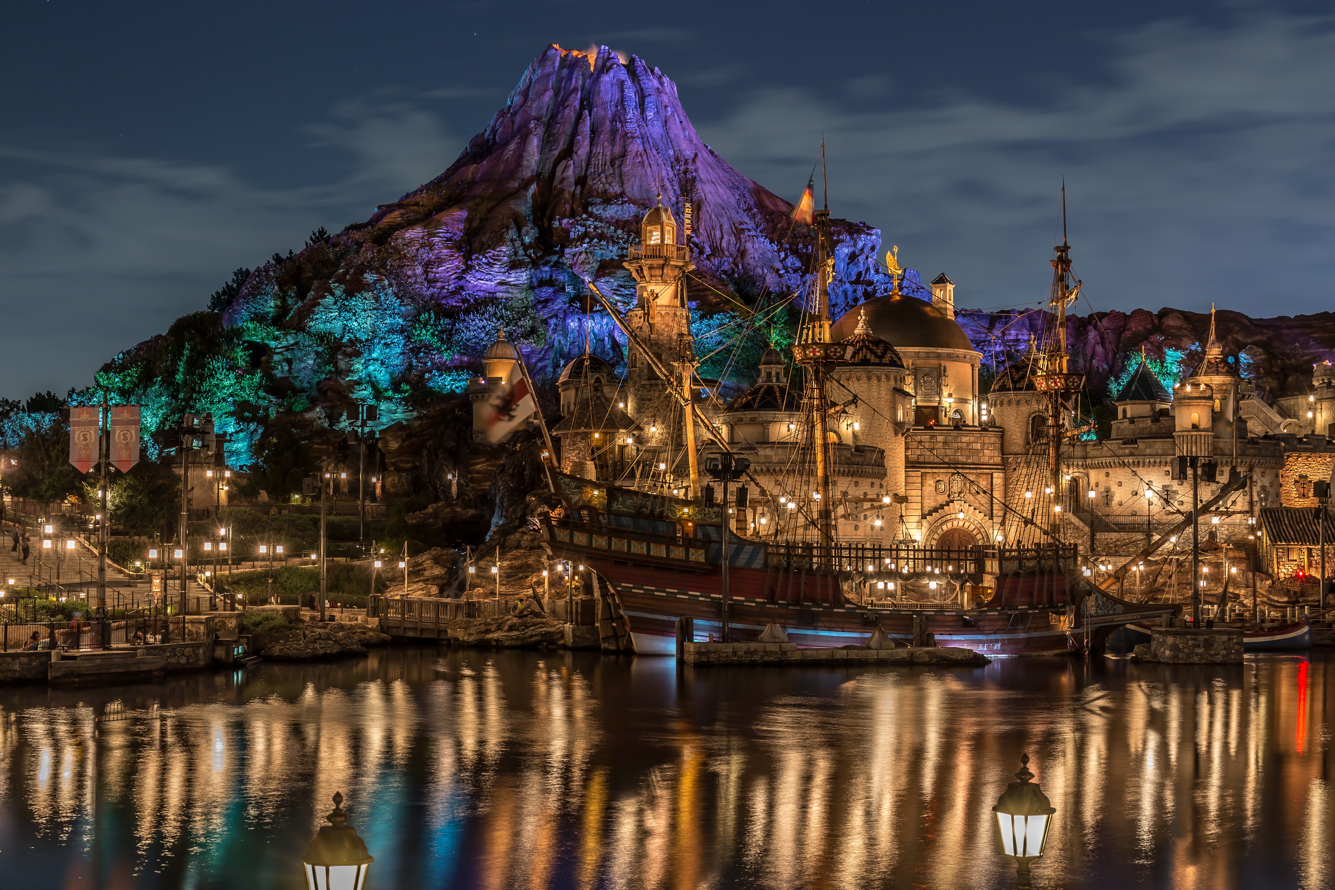 Jelajahi Keajaiban Disneysea Tokyo dengan BOI Tour and Travel: Dari Wahana Menyenangkan hingga Menegangkan!