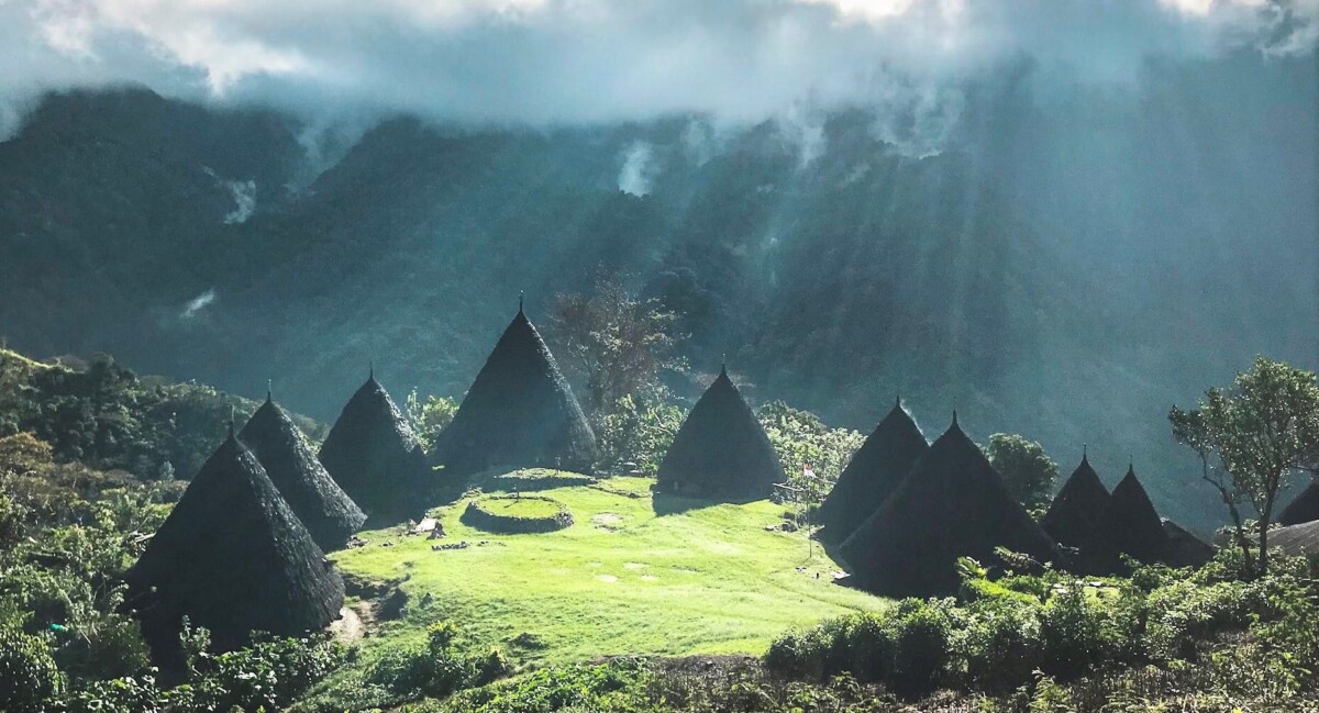 Menjelajahi Keindahan Nusa Tenggara Timur Bersama BOI Tour & Travel