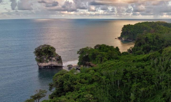 Mengapa Kita Harus Berlibur ke Batukaras?